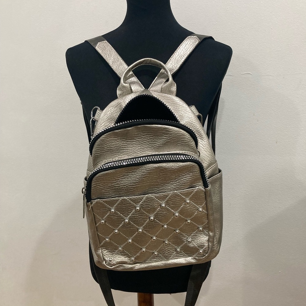 Silver Backpack 🎒 with a square  sign and pearls